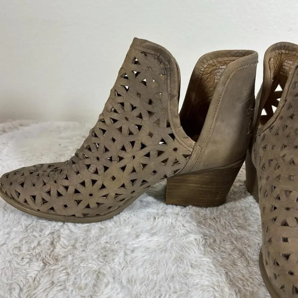 Musse & Cloud Taupe Laser Cut Ankle Booties Womens 8 EU 39 Leather 2.5” Heel